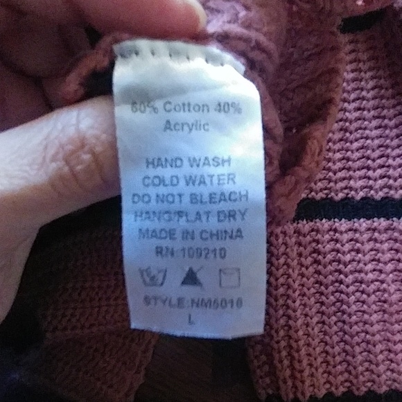 EUC Cropped Sweater - Picture 4 of 4